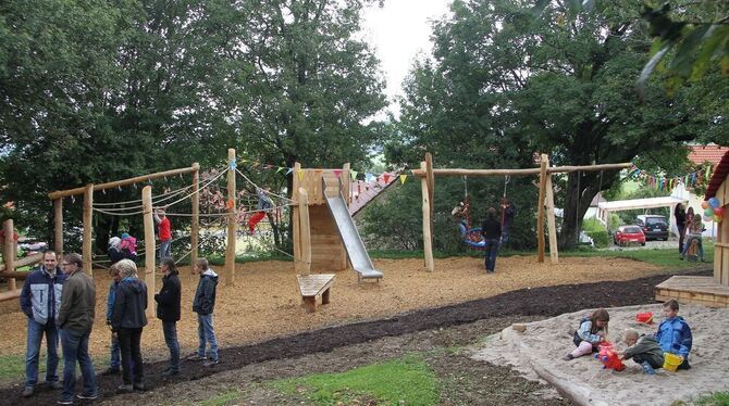 Der neue Spielplatz ist bereits der Renner in Upfingen. Foto: Kozjek