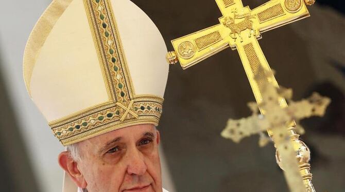 Wieder spricht er offene Worte und kritisiert die Kirche: Papst Franziskus. Foto: Maurizio Brambatti/Archiv