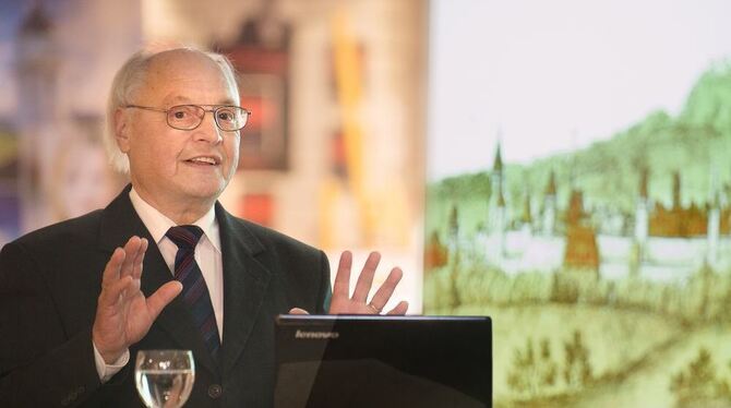 Eugen Wendler bei der Vorstellung seines Buchs bei Osiander. Auf eine »normale« Lesung verzichtete er und gab stattdessen spanne