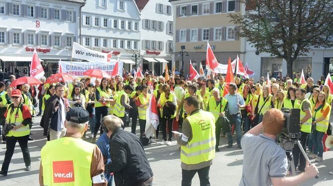 Verdi-Protest: Höhere Stundenlöhne im Einzelhandel gefordert. FOTO: TRINKHAUS