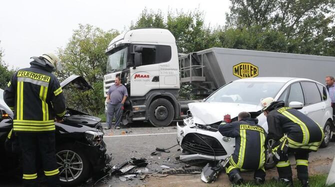 Durch die Wucht des Aufpralls wurde der Ford (rechts im Bild) auf die Gegenfahrbahn geschleudert.