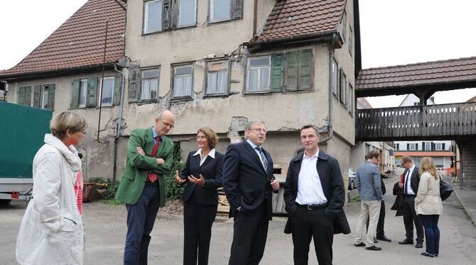 Rund ums alte Gasthaus Ochsen (im Hintergrund) könnte Walddorfs neue Ortsmitte entstehen. Ideen dafür sprachen Hans-Jürgen Stede