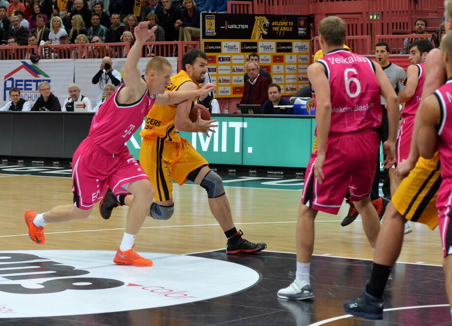 Walter Tigers Tübingen - Telekom Baskets Bonn 76:77