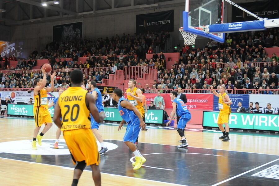 Walter Tigers Tübingen - Mitteldeutscher BC 77:69