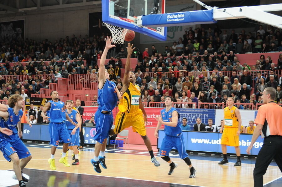 Walter Tigers Tübingen - Mitteldeutscher BC 77:69