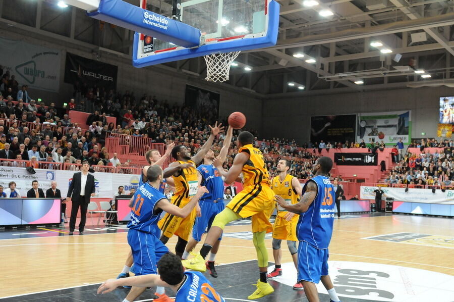 Walter Tigers Tübingen - Mitteldeutscher BC 77:69