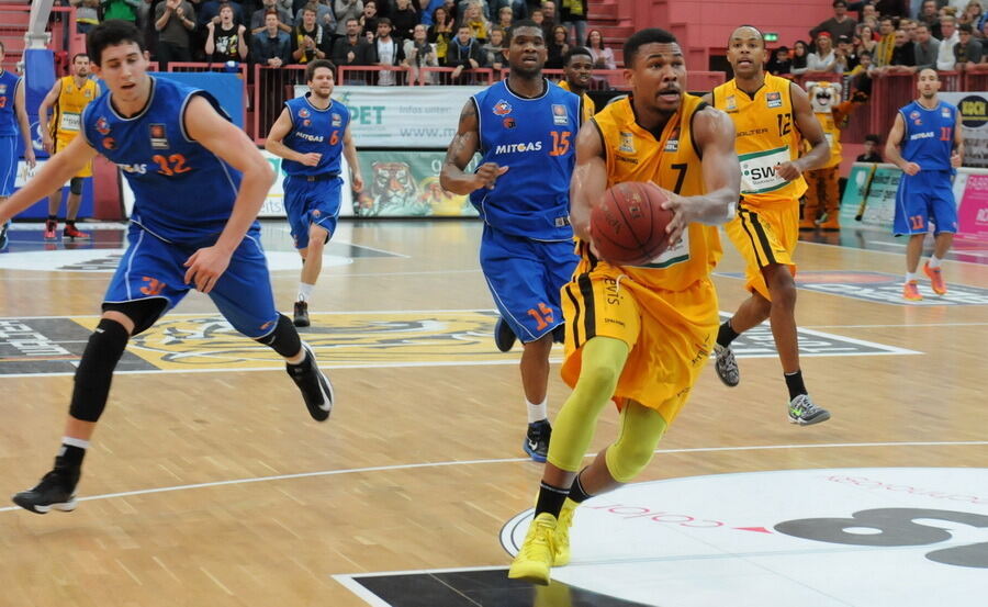 Walter Tigers Tübingen - Mitteldeutscher BC 77:69