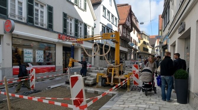 So langsam schieben sich die Bauarbeiten in Richtung Tübinger Tor. FOTO: NIETHAMMER