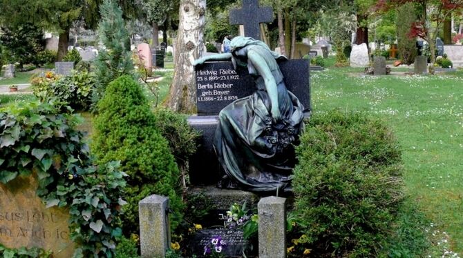 Diese Bronzefigur wurde zwischen 6. August und 13. September vom Friedhof Unter den Linden gestohlen. FOTO: PR