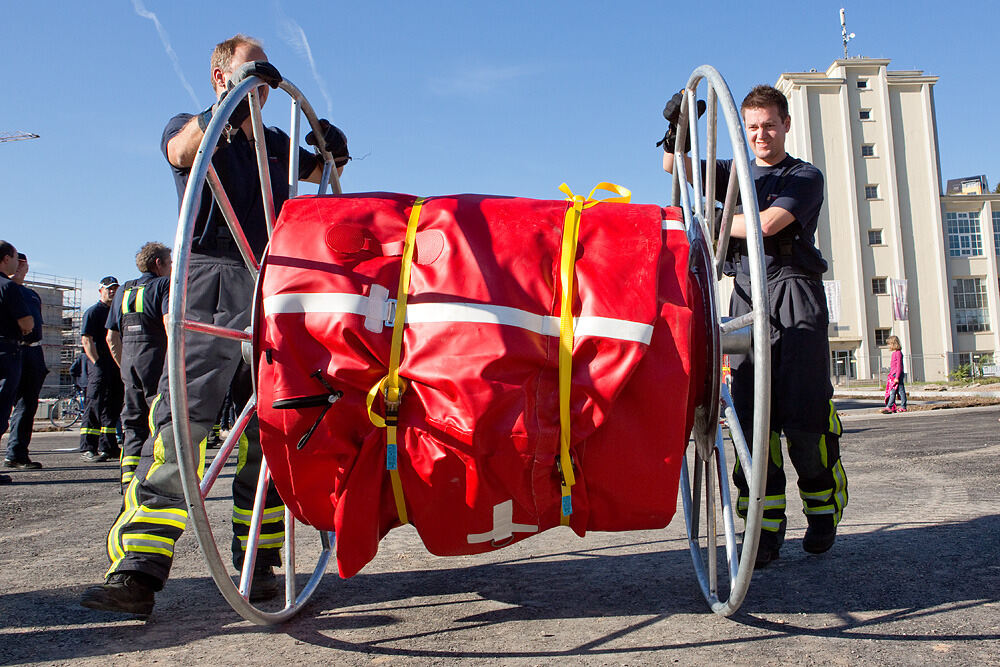 Feuerwehrübung Hochwasserschutzsystem Tübingen