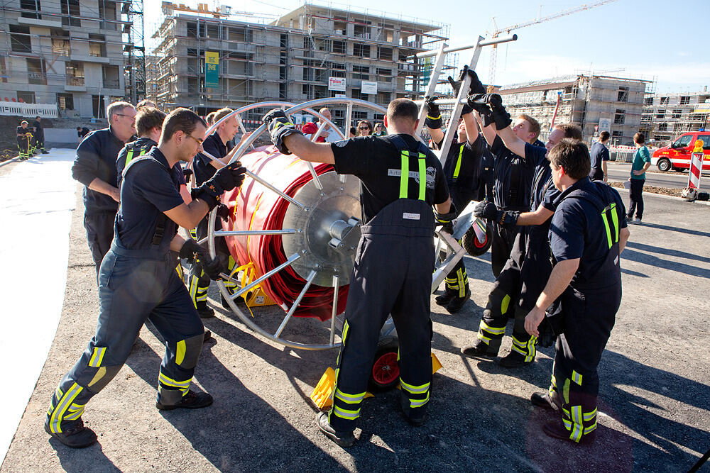 Feuerwehrübung Hochwasserschutzsystem Tübingen