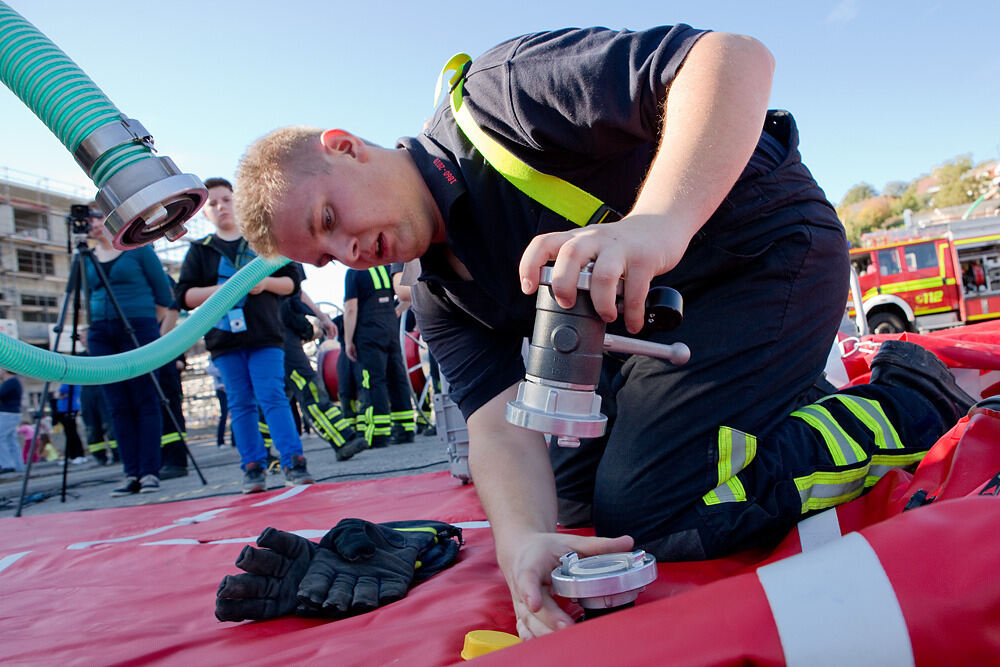 Feuerwehrübung Hochwasserschutzsystem Tübingen