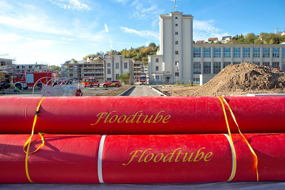 Feuerwehrübung Hochwasserschutzsystem Tübingen