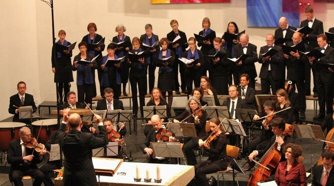 Die Stücke zusammen ergaben eine große Messe beim Jubiläumskonzert des Chors in der Liebfrauenkirche.   FOTO: STRÖHLE