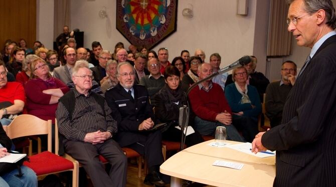 Nicht nur Wolf-Dietrich Hammann (rechts), ehemaliger Polizeipräsident und jetziger Ministerialdirektor, spricht sich für eine st