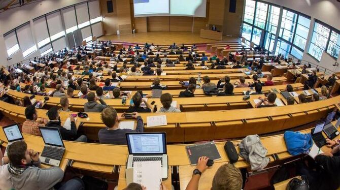 Union und SPD wollen mehr Geld in Bildung und Forschung investieren. Foto: Michael Reichel/Archiv