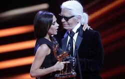 Karl Lagerfeld outete sich als größter Fan von Victoria Beckham. Foto: Michael Kappeler