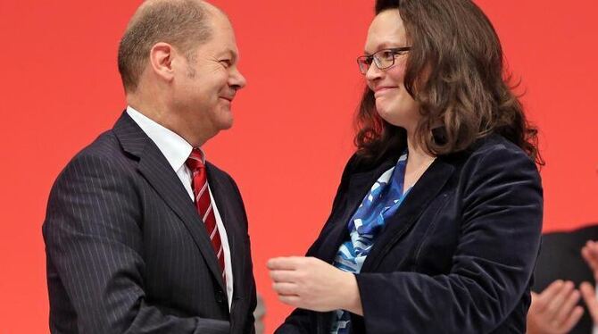 Wiedergewählt mit mäßigem Ergebnis: SPD-Vize Olaf Scholz und Generalsekretärin Andrea Nahles in Leipzig. Foto: Jan Woitas