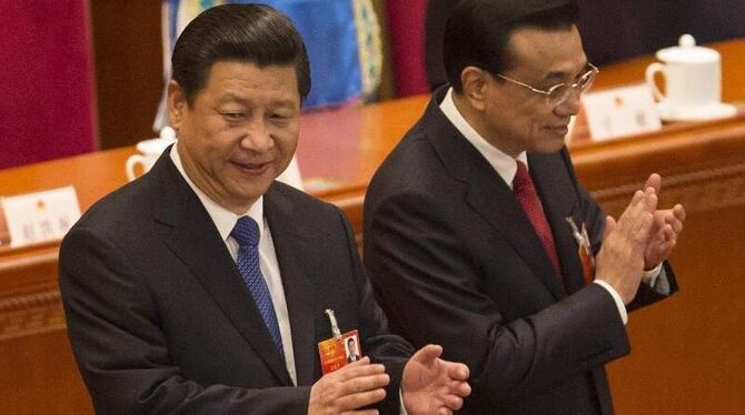 Chinas Präsident Xi Jinping (l) und Ministerpräsident Li Keqiang. Die Volksrepublik will ihre Ein-Kind-Politik lockern. Foto: