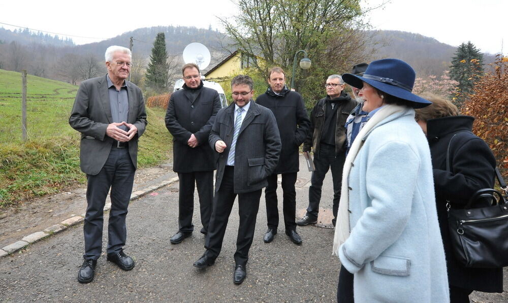 Winfried Kretschmann besucht Landhaussiedlung Öschingen