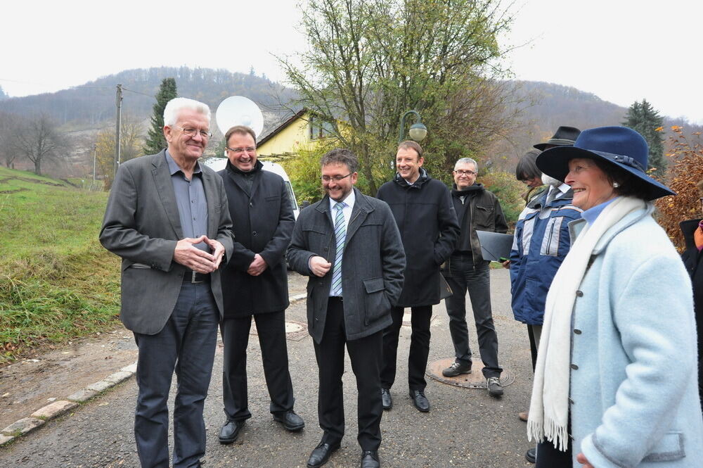 Winfried Kretschmann besucht Landhaussiedlung Öschingen