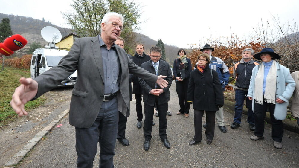 Winfried Kretschmann besucht Landhaussiedlung Öschingen