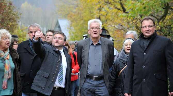 Winfried Kretschmann besucht Landhaussiedlung Öschingen