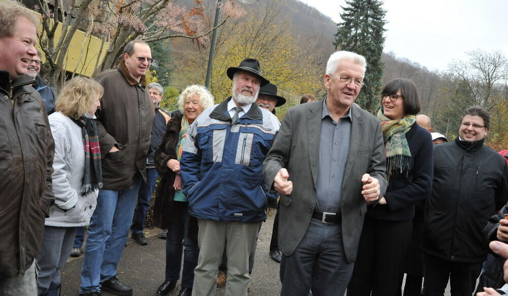 Winfried Kretschmann besucht Landhaussiedlung Öschingen