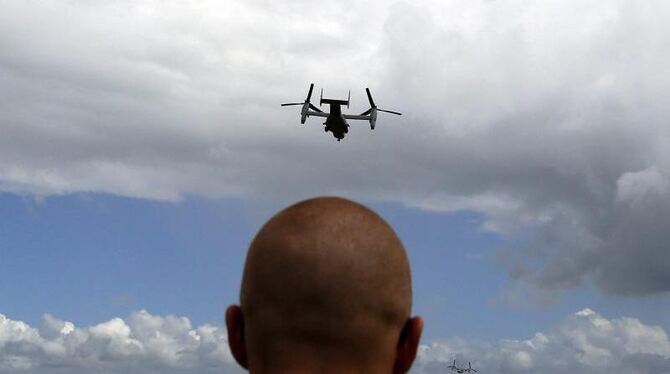 Ein amerikanischer Helikopter auf dem Anflug auf den Flughafen von Tacloban. Foto: Mast Irham