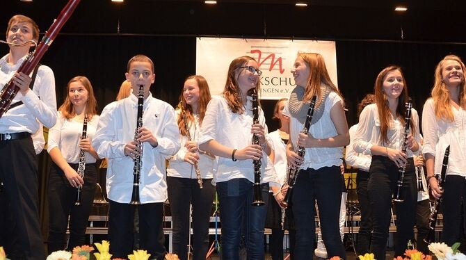 Jung, engagiert, überzeugend: Metzingens Musikschule im Jahreskonzert in der Stadthalle. FOTO: SANDER