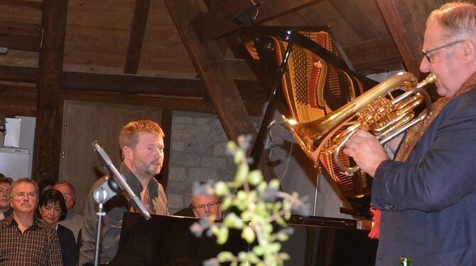 Köstlichen Hörgenuss gab’s in der Grafenberger Kelter mit Patrick Bebelaar (links) am Piano und Vincent Klink an der Basstrompet