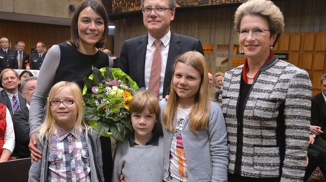 Barbara Bosch (rechts) und ihr neuer Dezernent Alexander Kreher mit Ehefrau Christiane und den Kindern Ilaria, Pascal und Jasmin