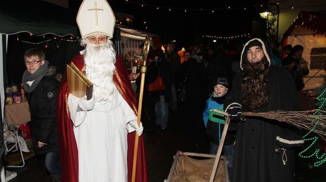 Weihnachtsmarkt in Ödenwaldstetten mit Nikolausbesuch.