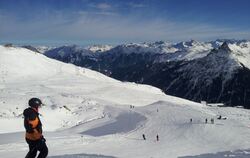 Sportlich, sportlich: Die GEA-Skifahrer und -Snowboarder wurden im Montafon mit tollem Wetter und freien Pisten verwöhnt. FOTO: 