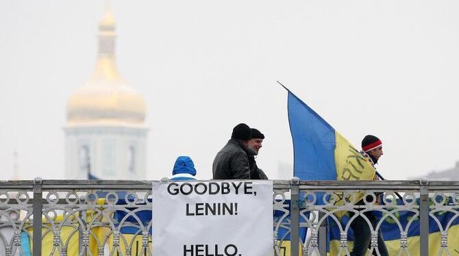 Pro-europäisches Plakat an einer Brücke in Kiew. Foto: Zurab Kurtsikidze