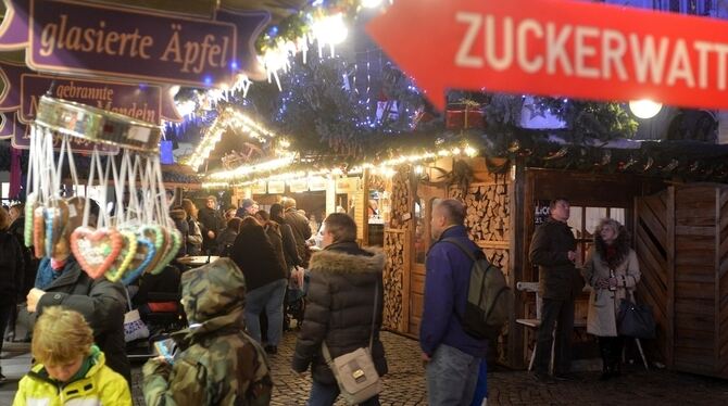 Der Weihnachtsmarkt rund um die Marienkirche hat Flair.