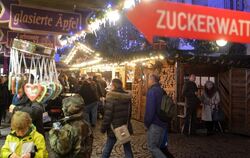 Der Weihnachtsmarkt rund um die Marienkirche hat Flair.