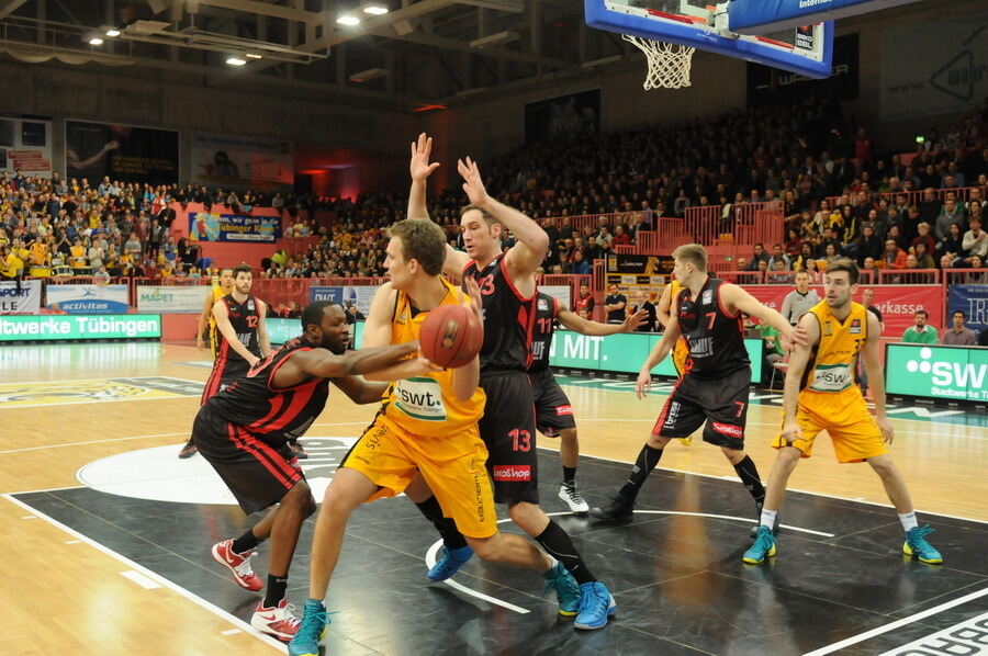 Walter Tigers Tübingen - s.Oliver Baskets Würzburg 65:82