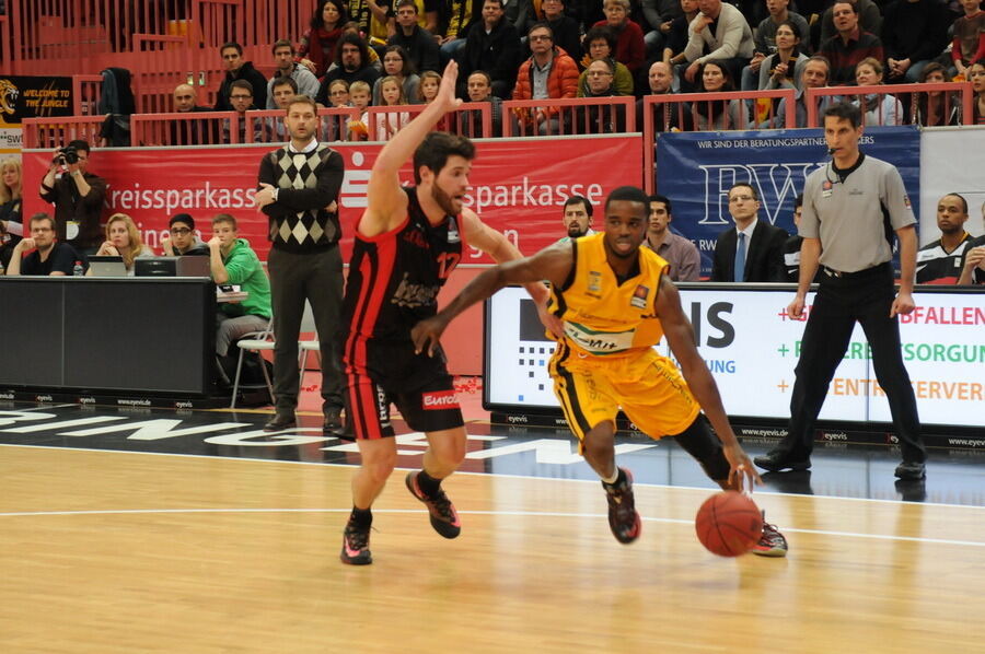 Walter Tigers Tübingen - s.Oliver Baskets Würzburg 65:82