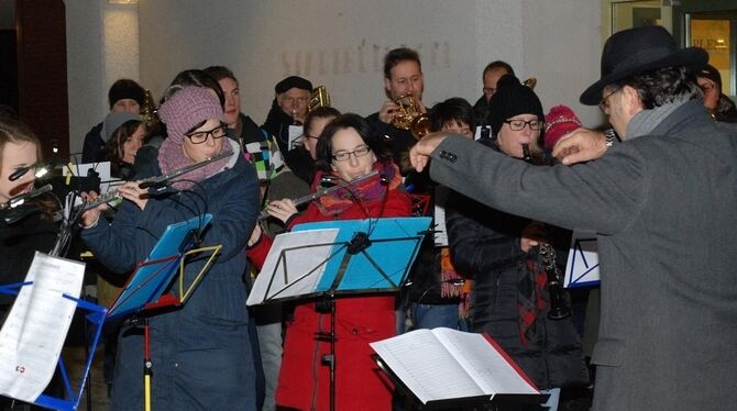 Den rechten Ton zur Weihnachtszeit vom Musikverein Mössingen.  FOTO: EBER