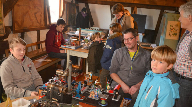 Dampfmaschinen - die zogen gestern viele Besucher ins Dettinger Heimatmuseum. FOTO: SANDER