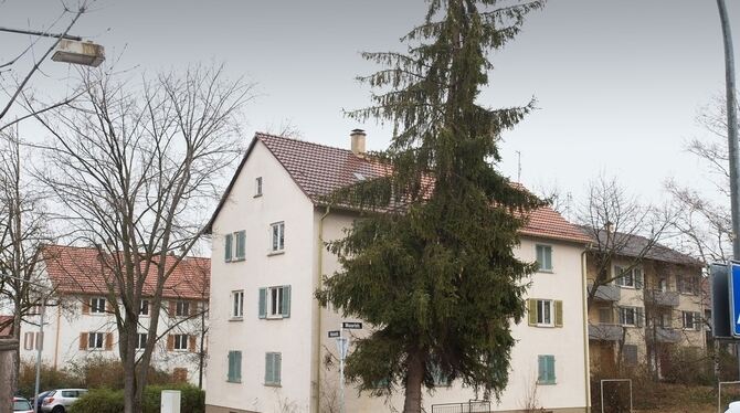 Die GWG-Häuser an der Ecke Mozart-/Heinestraße. Sie sollen durch drei moderne Bauten ersetzt werden. FOTO: TRINKHAUS