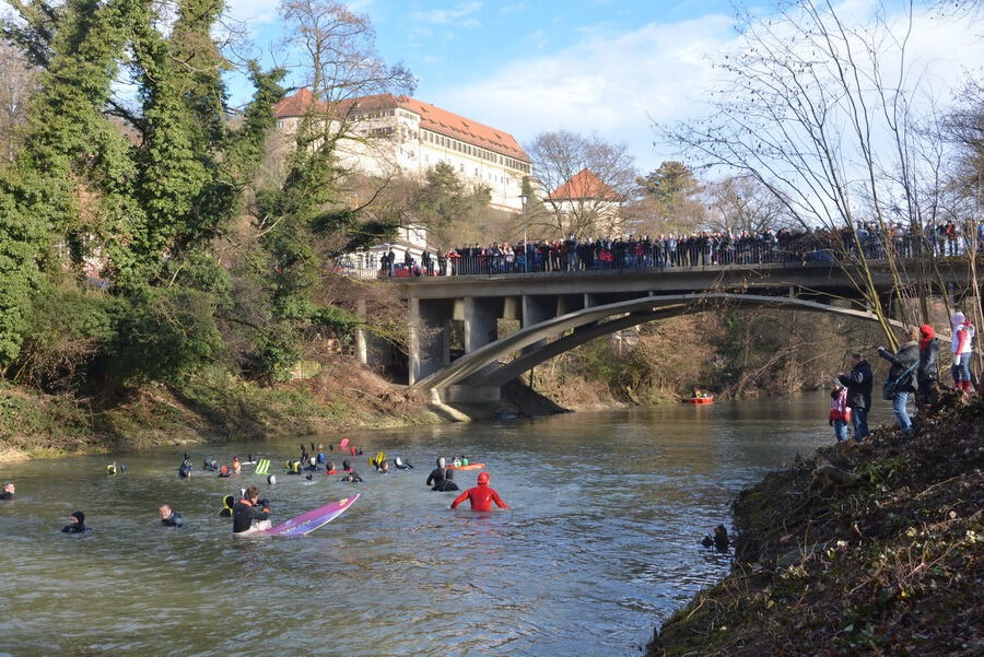 Neckarabschwimmen in Tübingen