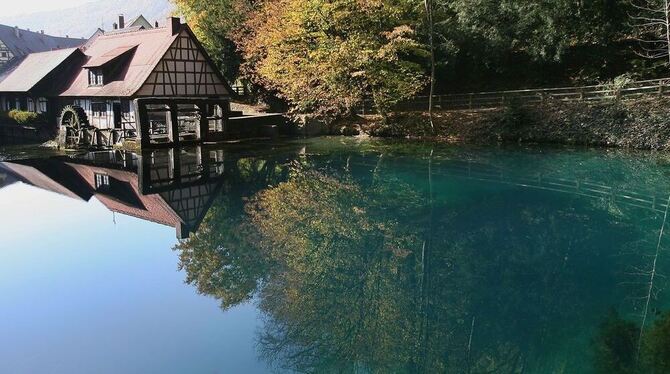 Schön rätselhaft: Der Blautopf ist eins der Aushängeschilder der Schwäbischen Alb. FOTO: PR