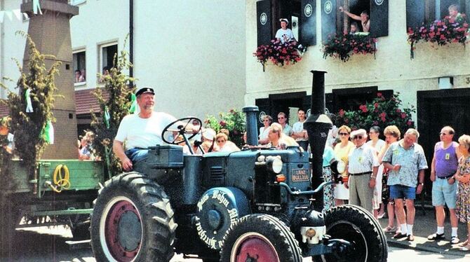 Hans Böhm auf seinem Lanz, wie ihn viele kannten. FOTO: PR