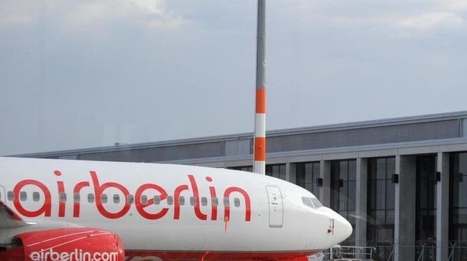 Ein Flugzeug von Air Berlin in Schönefeld am Nord Pier des noch nicht eröffneten neuen Hauptstadtflughafens Willy Brandt. Fot