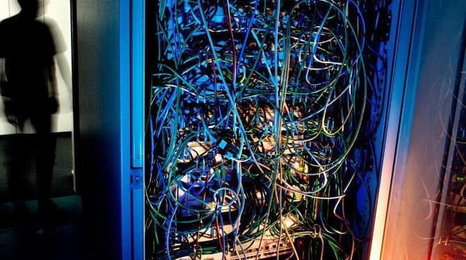 Die NSA nutzt offenbar Computerbauteile, die auch im Offlinebetrieb Daten nach außen übermitteln. Foto: Julian Stratenschulte