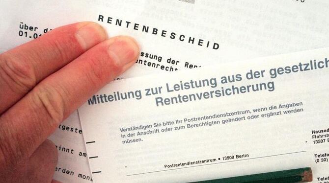 Der Entwurf von Arbeitsministerin Nahles sieht verbesserte Mütterrenten und die abschlagfreie Rente ab 63 für langjährig Vers