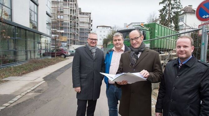 Ralf Güthert (von links), Arne Winter, Klaus Kessler und Albert von Winter erläuterten die Schwierigkeiten. FOTO: TRINKHAUS