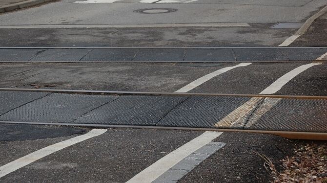 Holperstrecke: Der Bahnübergang Eichertstraße wird dieses Jahr saniert.FOTO: HÄS